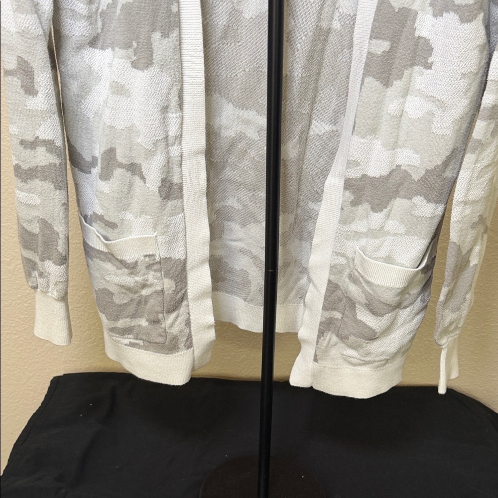 Express White and Gray Camo Cardigan - Picture 4 of 6